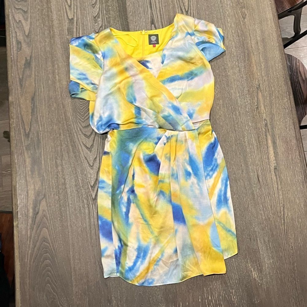 Vince Camuto Dress Watercolor Surplice Short Sleeve Mini Yellow Blue Size 8